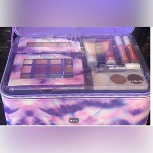 Makeup Kit. Vegan by Ulta- Missing Dual Ended Eyeliner and crease brush. See pic